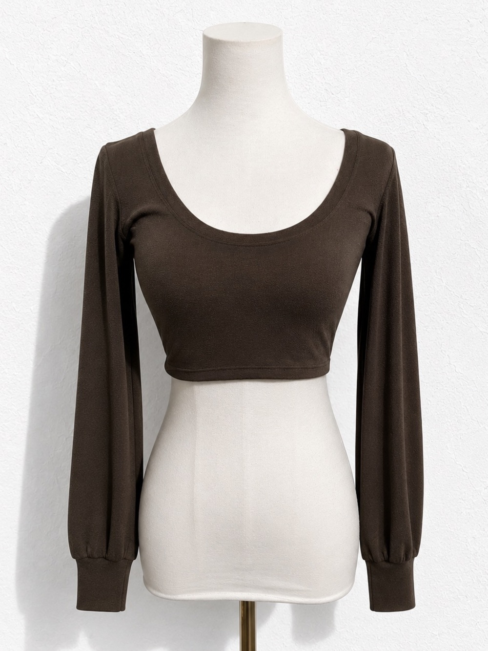 Babaton Chocolate Brown Long Sleeve Crop Top – Minimalist Soft Girl